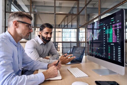 twodiversecryptotradersbrokersstockexchangemarketinvestorsdiscussing